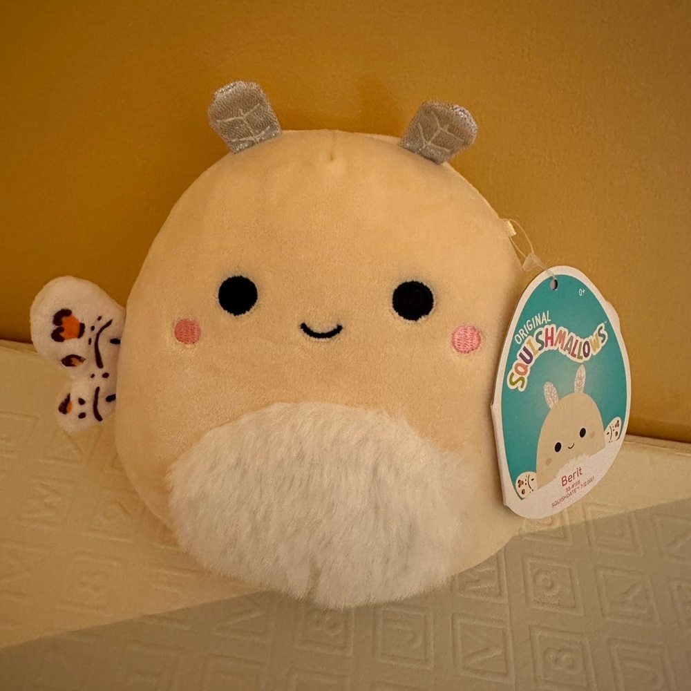 Nwt 5" Berit Squishmallow moth HTF